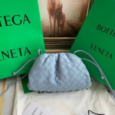 보테가 BOTTEGA VENETA 인트레치아토 만두백 BO0609