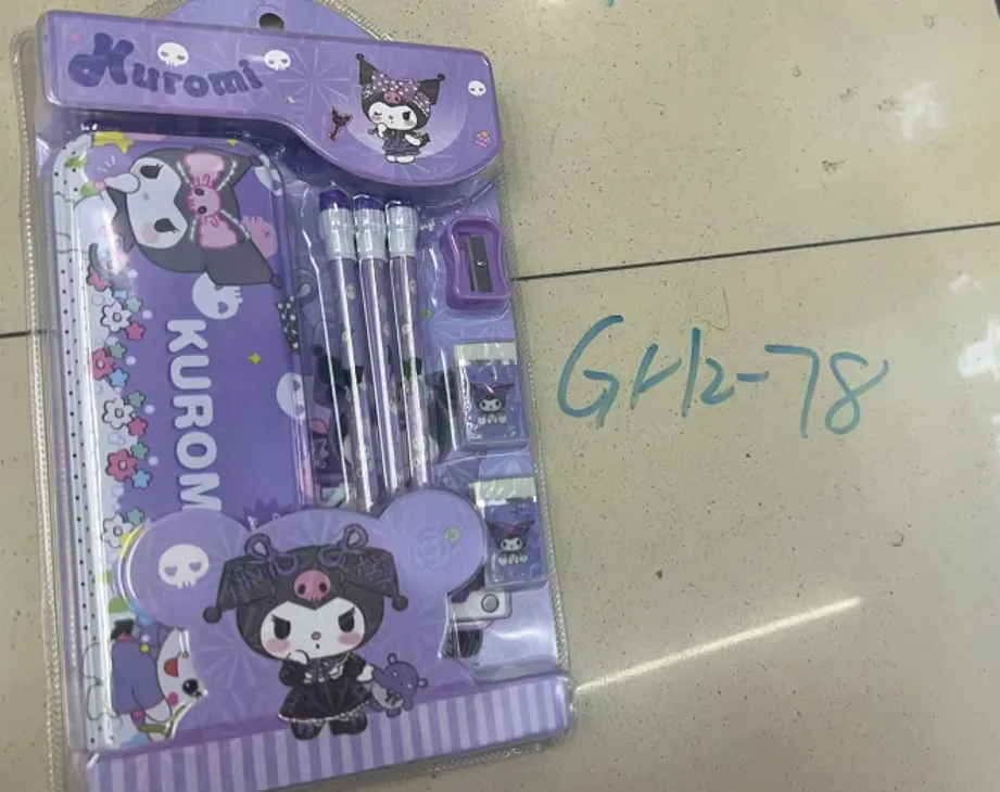[8-GH2-78] Set Escolar Kuromi Con Cartuchera Lapices Borrador Y Sacapunta